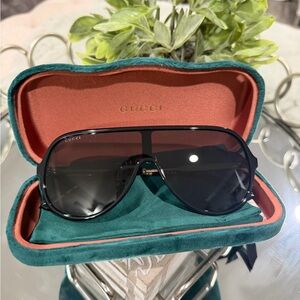 Gucci Black Pilot Sunglasses - Unisex